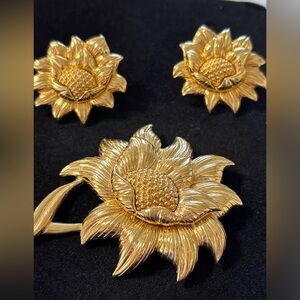 Monet Vintage Gold Sunflower Brooch & Clip Earrings